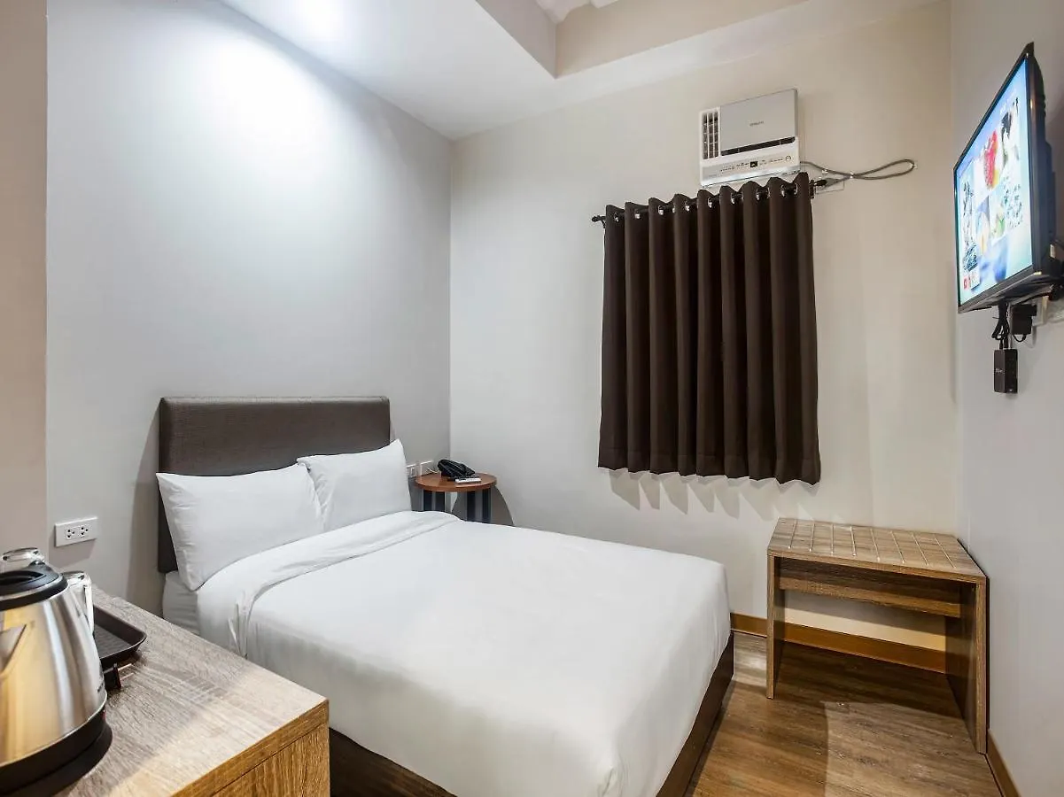 Airo Hotel Manila 3*,