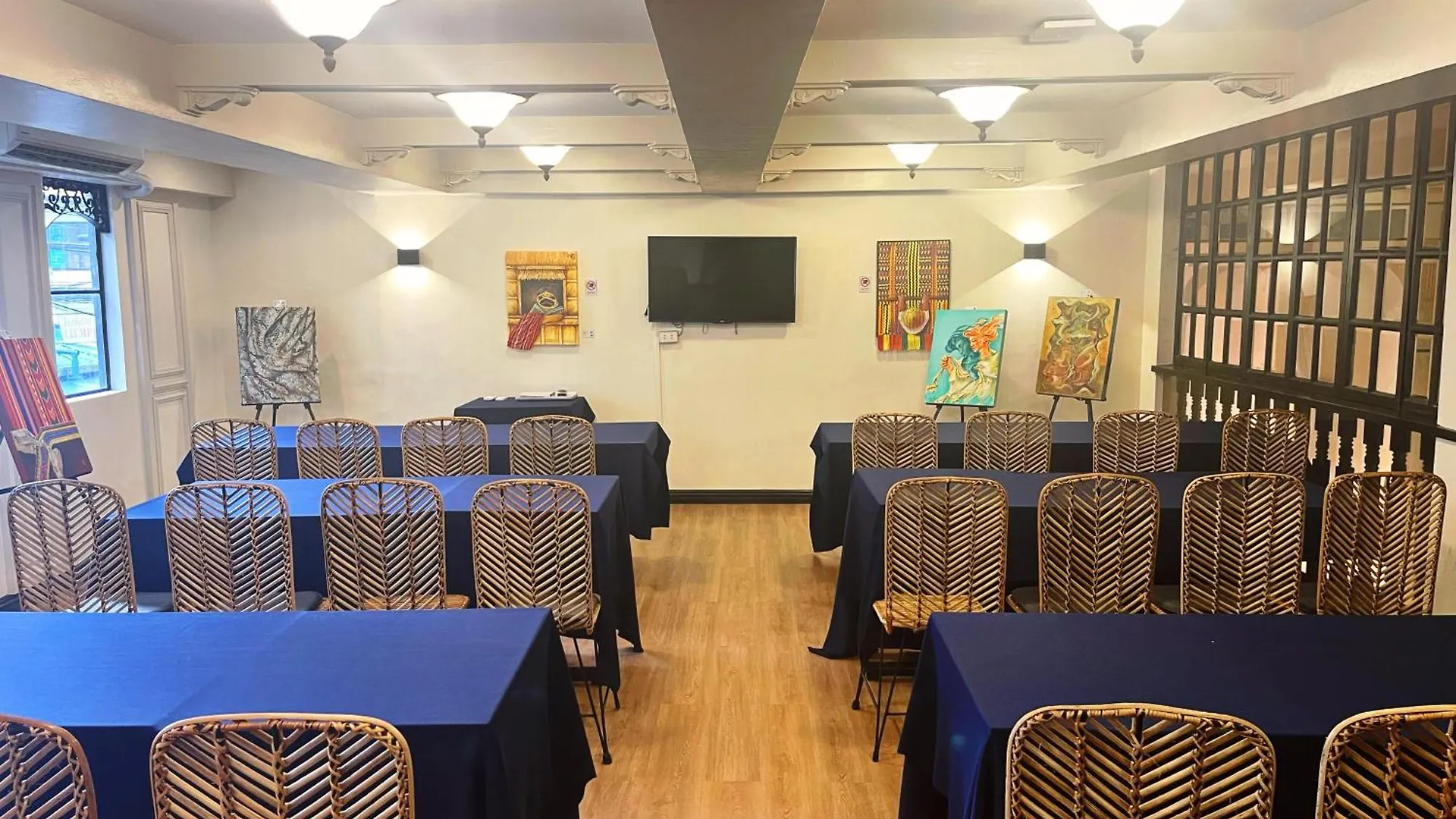 Airo Hotel Manila 3*,