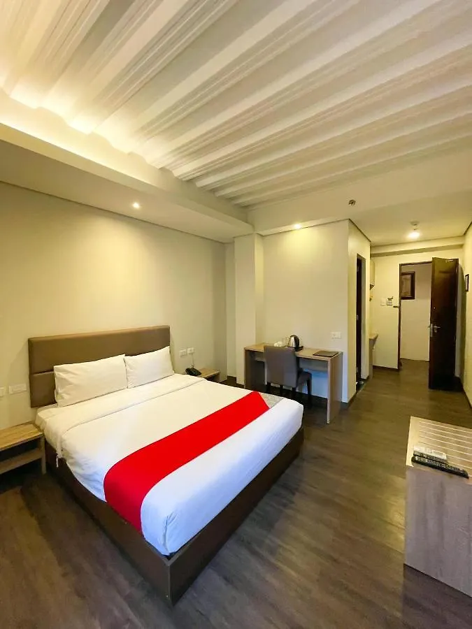 Airo Hotel Manila 3*,